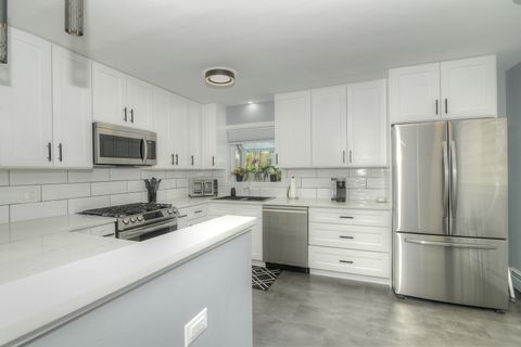 Tiny photo for 284 E Jefferson Street, Bensenville, IL 60106 (MLS # 12503603)