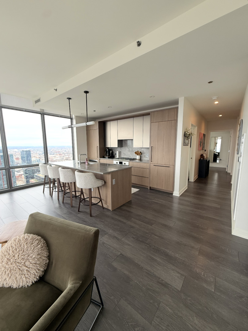 164 N Peoria Street 3508