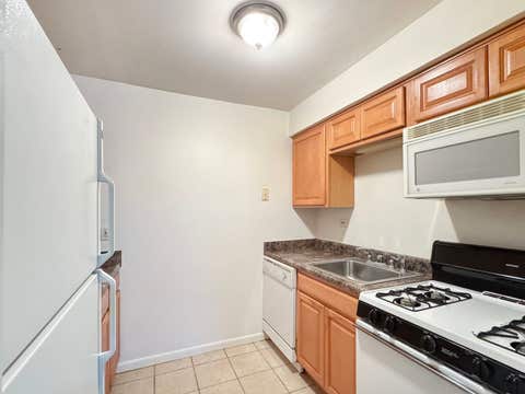 Tiny photo for 1910 W Hatherleigh Court #2C, Mount Prospect, IL 60056 (MLS # 12733147)