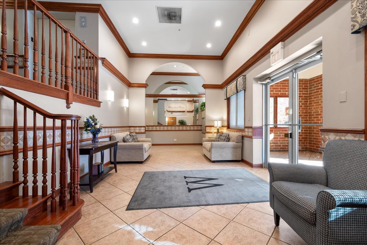 400 S Northwest Highway 301B