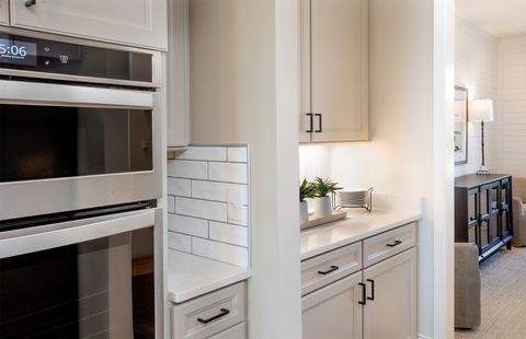 Tiny photo for Lindenhurst, IL 60046 (MLS # 12564638)