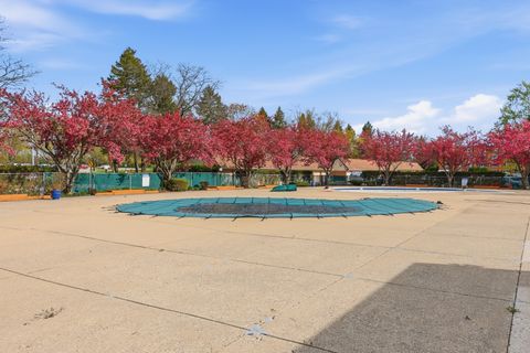 Tiny photo for 1216 S New Wilke Road #307, Arlington Heights, IL 60005 (MLS # 12625014)