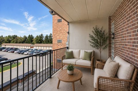 Tiny photo for 1216 S New Wilke Road #307, Arlington Heights, IL 60005 (MLS # 12625014)