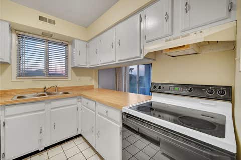 Tiny photo for 13911 James Drive #1011, Crestwood, IL 60418 (MLS # 12713308)