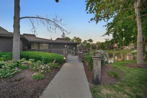 Tiny photo for 13911 James Drive #1011, Crestwood, IL 60418 (MLS # 12713308)