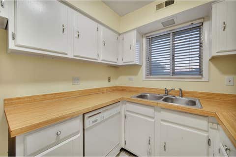 Tiny photo for 13911 James Drive #1011, Crestwood, IL 60418 (MLS # 12713308)