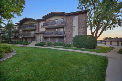 Tiny photo for 13911 James Drive #1011, Crestwood, IL 60418 (MLS # 12713308)