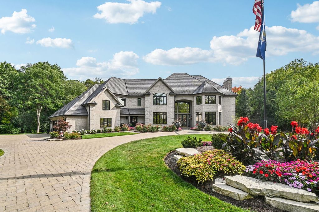 Photo for 3001 Glen Eagles Court, St. Charles, IL 60174 (MLS # 12484091)