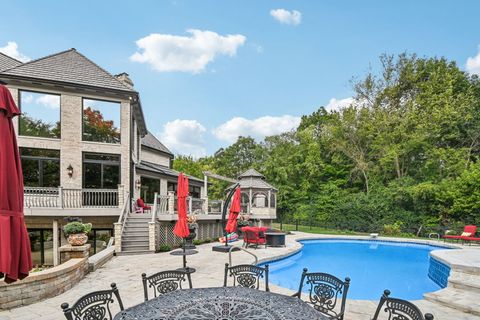 Tiny photo for 3001 Glen Eagles Court, St. Charles, IL 60174 (MLS # 12484091)