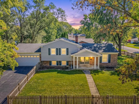 Tiny photo for 4 Tamarack Avenue, Naperville, IL 60540 (MLS # 12795587)