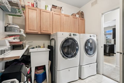 Tiny photo for 54 Beaconsfield Court, Lincolnshire, IL 60069 (MLS # 12588796)