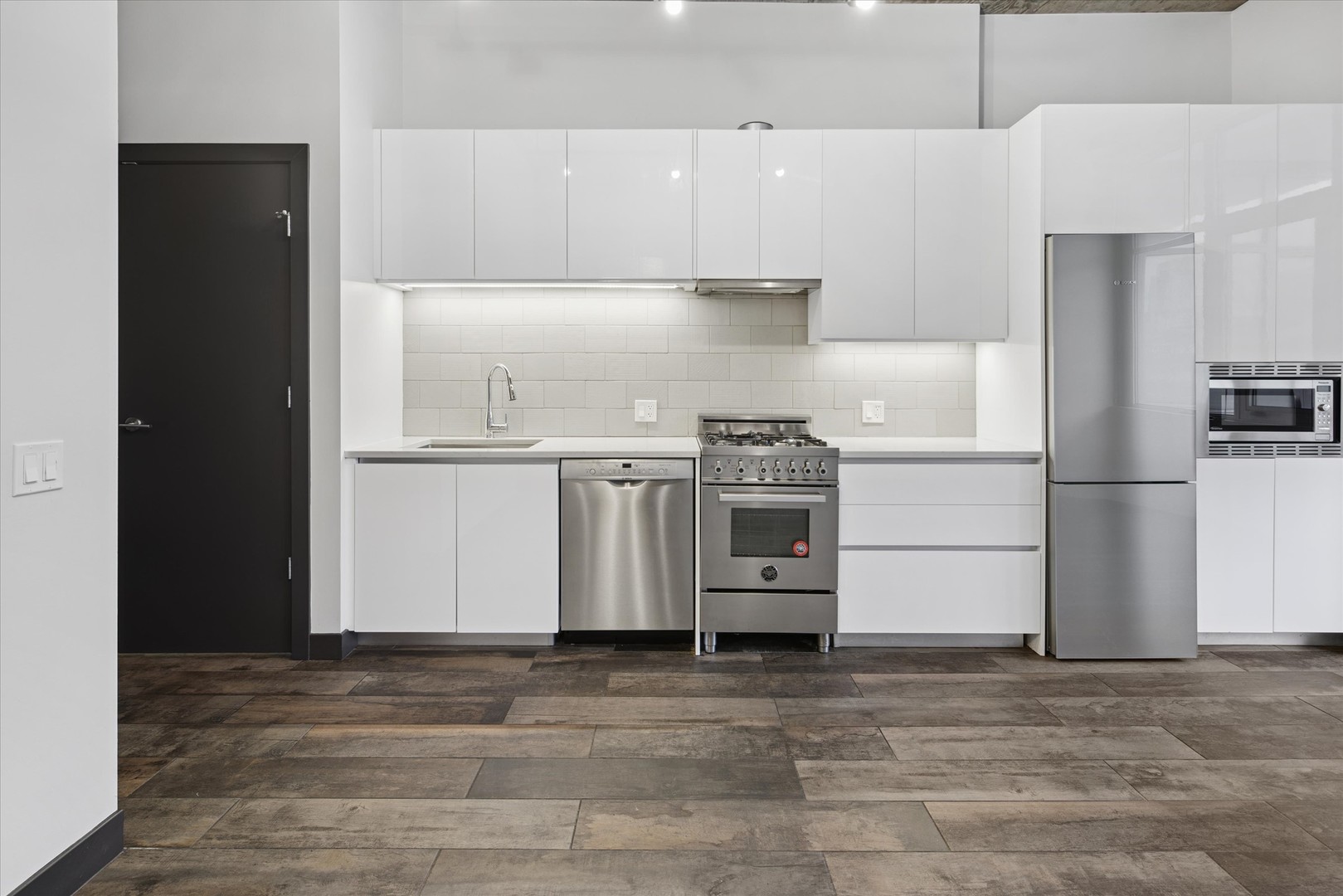 171 N Aberdeen Street 611