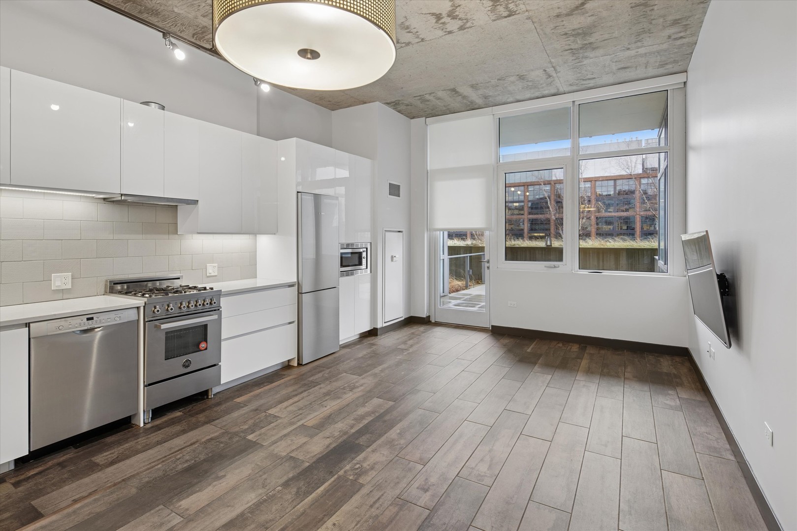 171 N Aberdeen Street 611