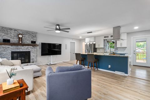 Tiny photo for 1111 Hart Road, Batavia, IL 60510 (MLS # 12163239)