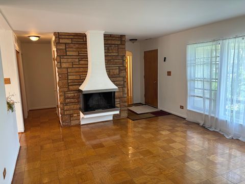 Tiny photo for 1060 Warwick Lane, Elk Grove Village, IL 60007 (MLS # 12430935)