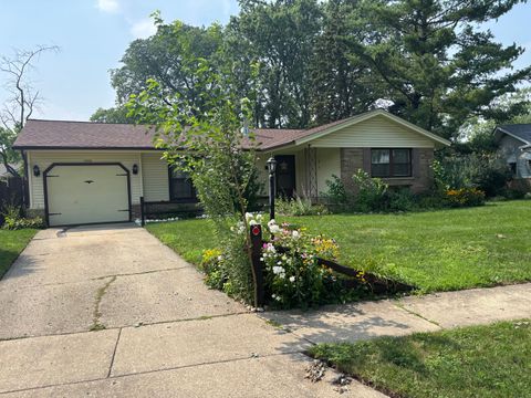Photo of 1060 Warwick Lane, Elk Grove Village, IL 60007 (MLS # 12430935)
