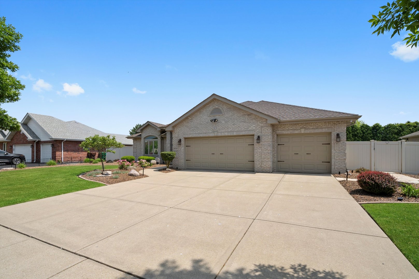 8707 BLACK OAK Avenue