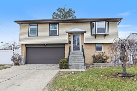 Photo of 1014 Vine Street, Streamwood, IL 60107 (MLS # 12472898)