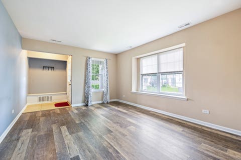 Tiny photo for 510 Nebraska Circle, Carol Stream, IL 60188 (MLS # 12696292)