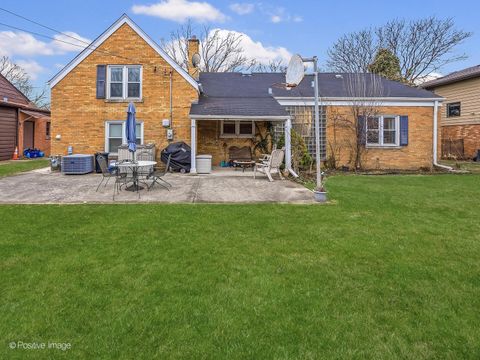 Tiny photo for 821 N Catherine Avenue, La Grange Park, IL 60526 (MLS # 12588604)