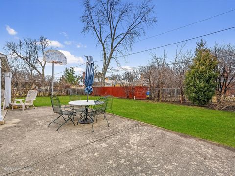 Tiny photo for 821 N Catherine Avenue, La Grange Park, IL 60526 (MLS # 12588604)