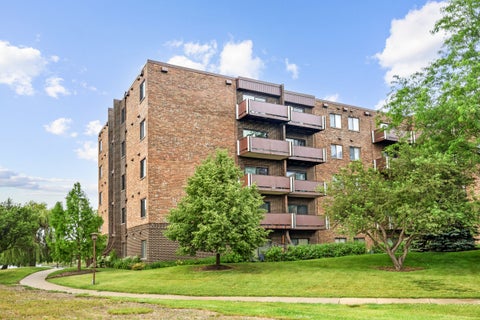Tiny photo for 840 Wellington Avenue #218, Elk Grove Village, IL 60007 (MLS # 12752295)