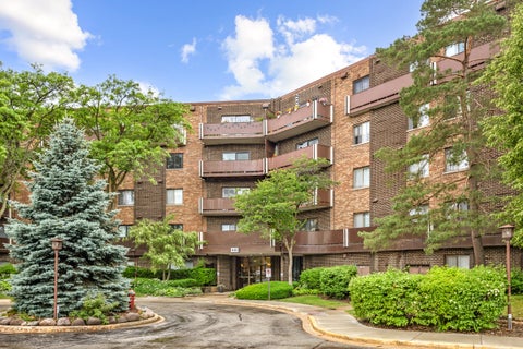 Photo of 840 Wellington Avenue #218, Elk Grove Village, IL 60007 (MLS # 12752295)
