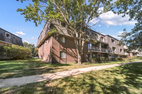Tiny photo for 138 E Bailey Road #M, Naperville, IL 60565 (MLS # 12506202)