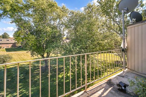 Tiny photo for 138 E Bailey Road #M, Naperville, IL 60565 (MLS # 12506202)