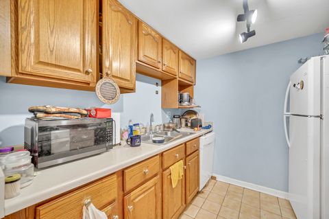 Tiny photo for 138 E Bailey Road #M, Naperville, IL 60565 (MLS # 12506202)