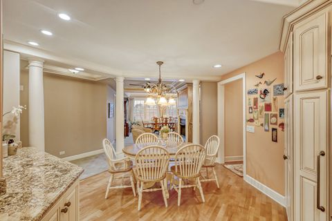 Tiny photo for 10 E Burlington Street #3B, Riverside, IL 60546 (MLS # 12607040)