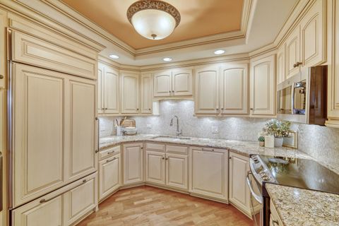 Tiny photo for 10 E Burlington Street #3B, Riverside, IL 60546 (MLS # 12607040)