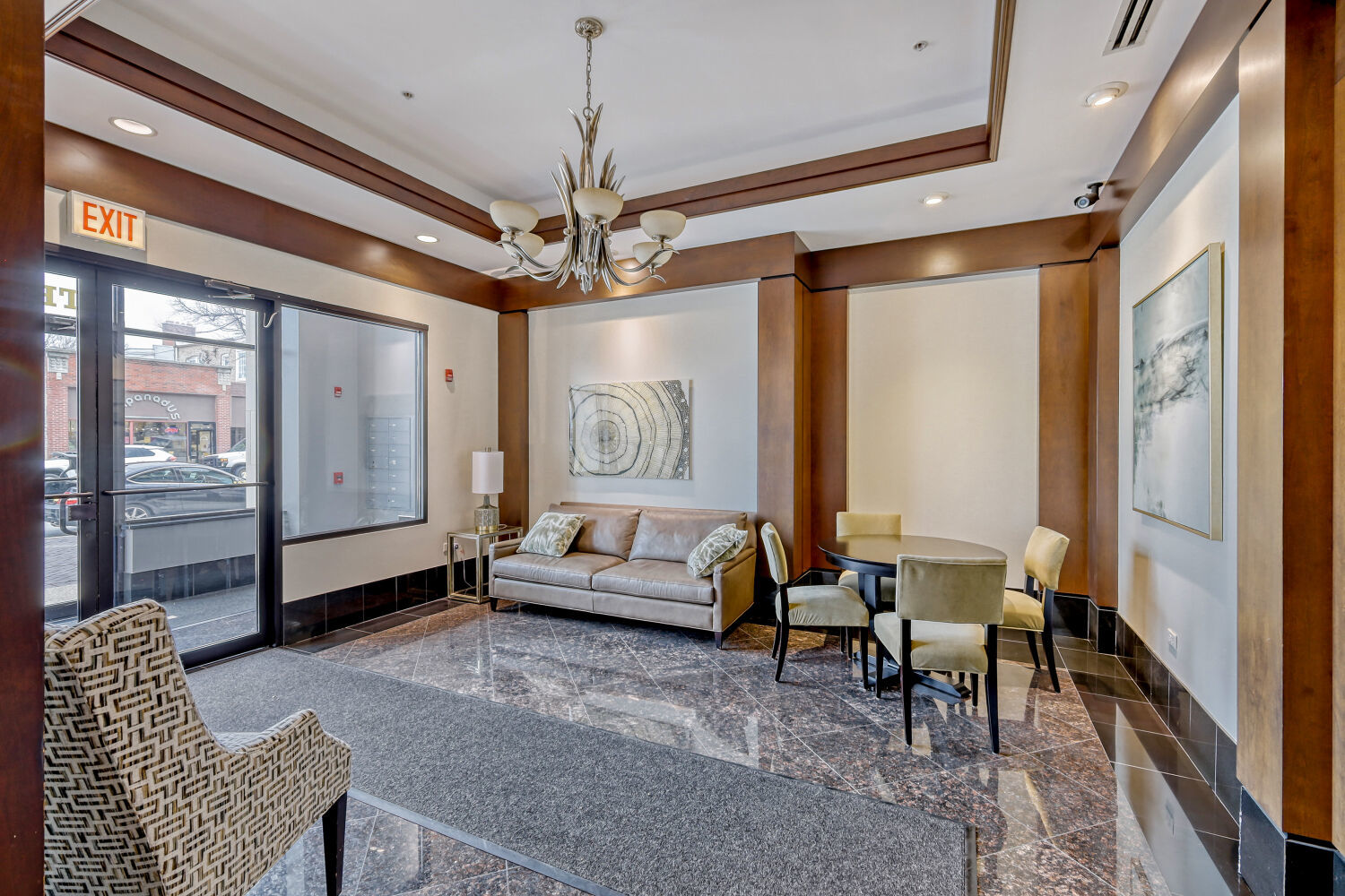 10 E Burlington Street 3B