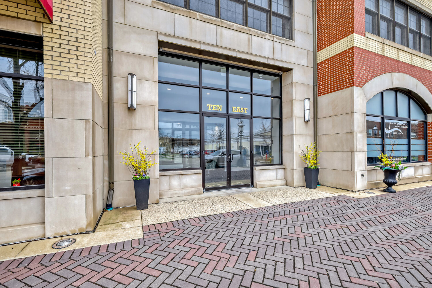 10 E Burlington Street 3B