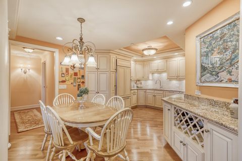 Tiny photo for 10 E Burlington Street #3B, Riverside, IL 60546 (MLS # 12607040)