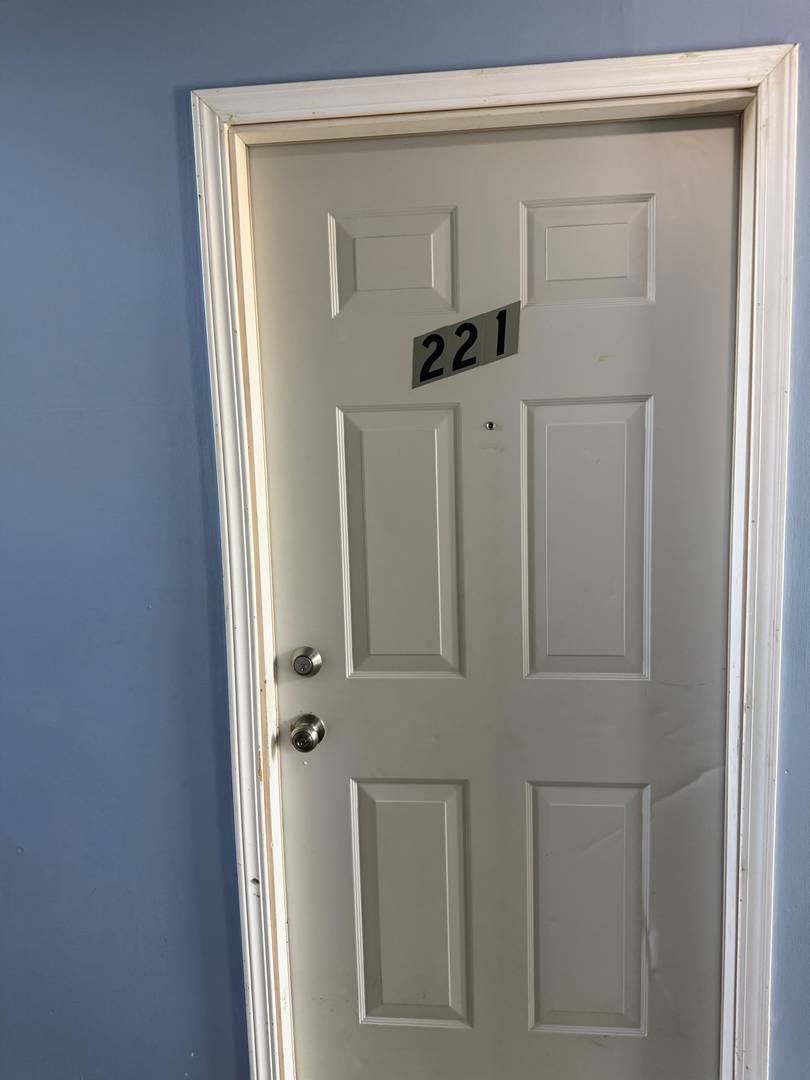 121 W Elk Trail 221