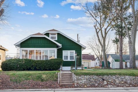 Photo of 2620 12th Avenue, Moline, IL 61265 (MLS # 12549438)