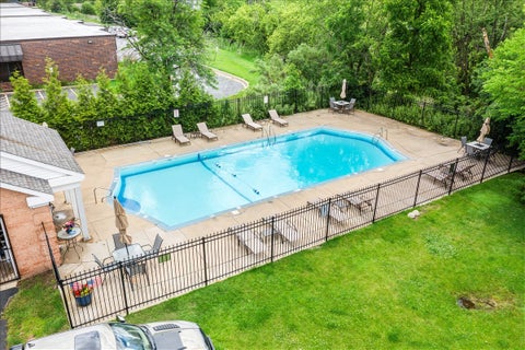 Tiny photo for 5300 Carriageway Drive #207, Rolling Meadows, IL 60008 (MLS # 12697933)