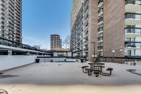 Tiny photo for 5901 N Sheridan Road #6K, Chicago, IL 60660 (MLS # 12546926)