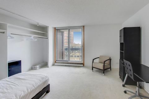 Tiny photo for 5901 N Sheridan Road #6K, Chicago, IL 60660 (MLS # 12546926)