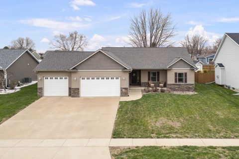 Photo of 510 Pinehurst Drive, Eldridge, IA 52748 (MLS # 12615910)