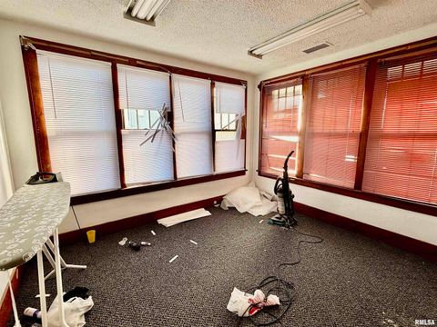 Tiny photo for 601 BROADWAY, Mt Vernon, IL 62864 (MLS # EB460699)