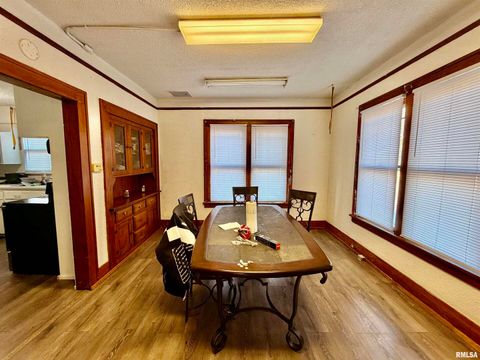 Tiny photo for 601 BROADWAY, Mt Vernon, IL 62864 (MLS # EB460699)