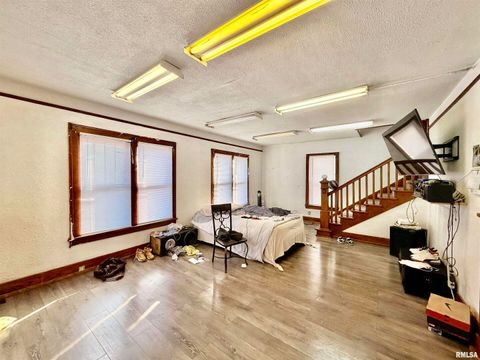 Tiny photo for 601 BROADWAY, Mt Vernon, IL 62864 (MLS # EB460699)