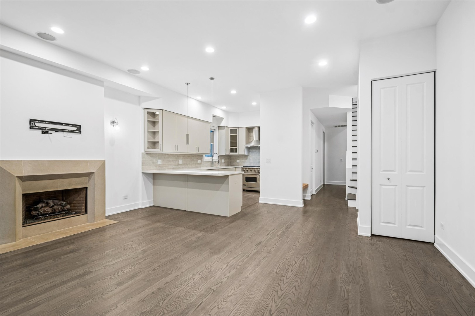 1021 N Wood Street 3