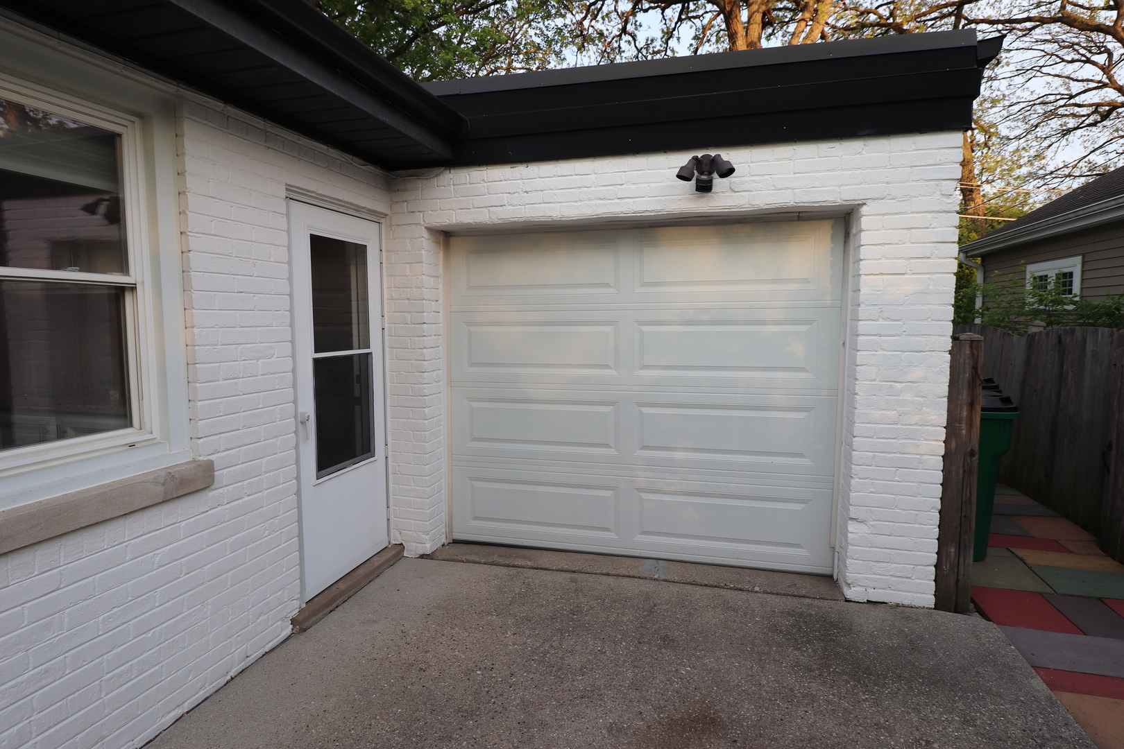 817 Rowe Avenue