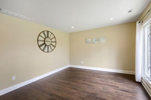 Tiny photo for 714 Sunset Circle, Streamwood, IL 60107 (MLS # 12670498)