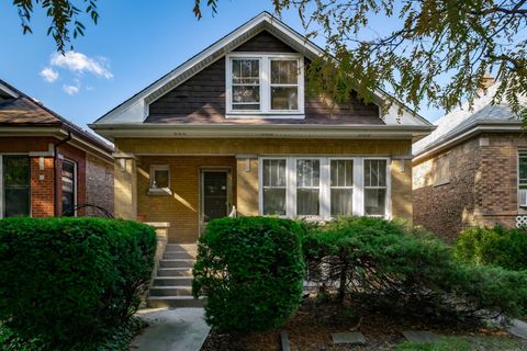 Photo of 4648 N Lawler Avenue, Chicago, IL 60630 (MLS # 12501715)