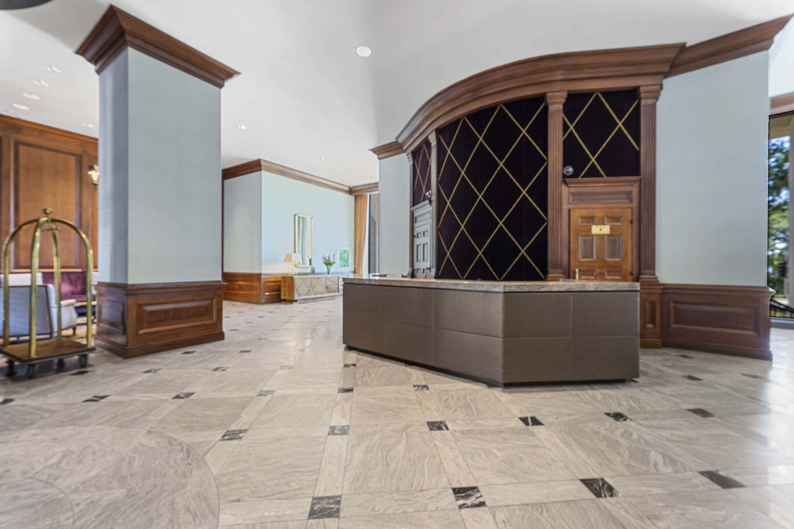 1040 N Lake Shore Drive 27A