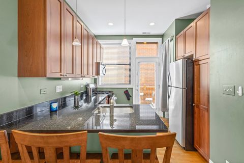 Tiny photo for 667 W Barry Avenue #3N, Chicago, IL 60657 (MLS # 12536711)